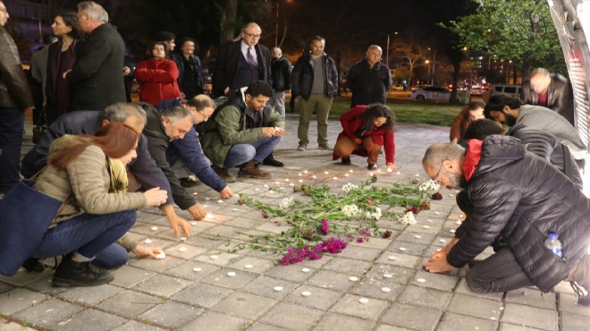 Depremde hayatını kaybedenler İzmir de anıldı