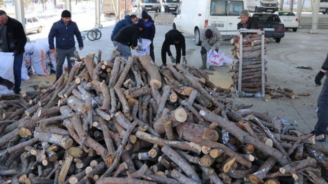 Depremzedeler için yakacak odun seferberliği sürüyor