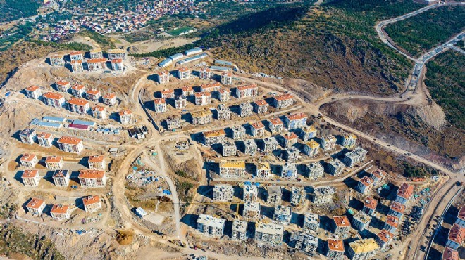 Depremzedelerden  toplanma alanı  tepkisi:  Şaka değil, Türkiye gerçeği! 