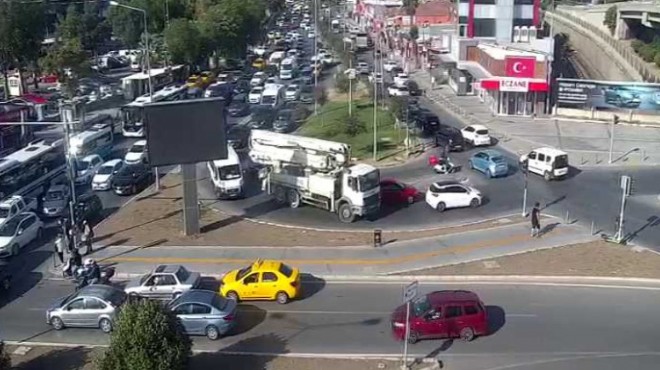 Ders zili çaldı… İzmir trafiğinde ilk gün yoğunluğu!