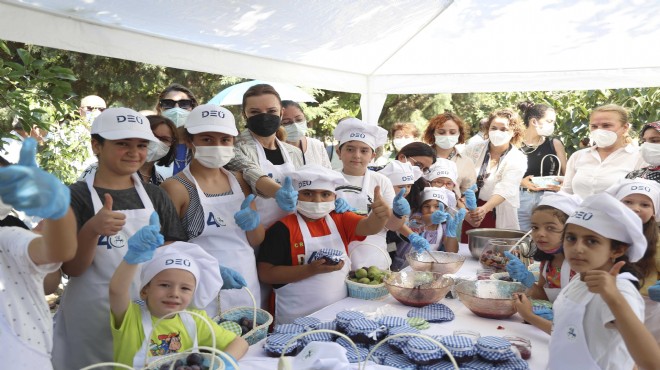 DEÜ’de tedavi gören çocuklara meyve bahçesinde moral