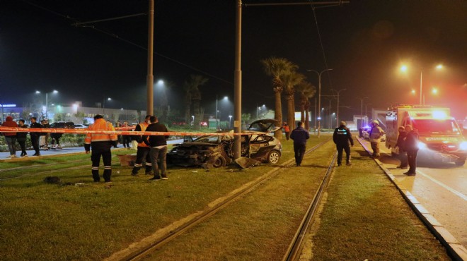 Direğe çarptılar... Tramvay seferleri aksadı!