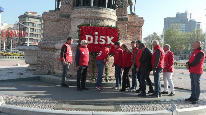 DİSK Taksim Anıtı na çelenk bıraktı