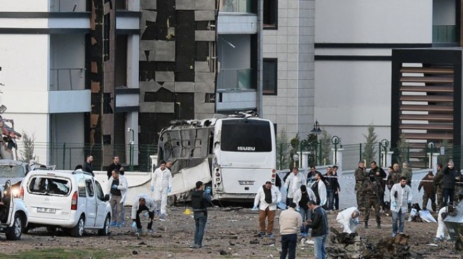 Diyarbakır da bombalı saldırı: 7 şehit