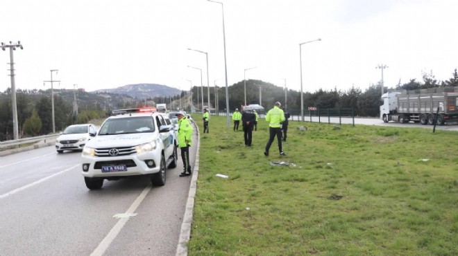 Dur ihtarına uymadı... Polise çarpıp kaçtı!