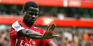 Cimbom Eboue ile görüşmelere başladı