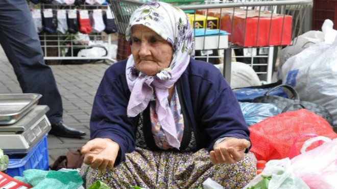 Ege nin o ilçesinde halk pazarı her gün dua ile açılıyor