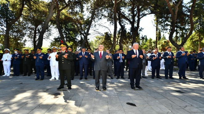 Eller duaya açıldı... Kadifekale Şehitliği nde 15 Temmuz töreni