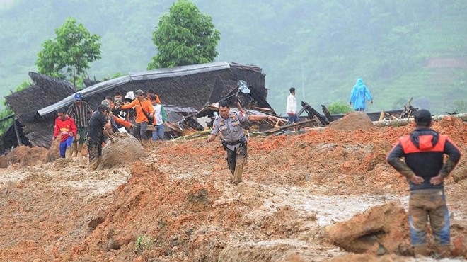 Endonezya da kaçak altın madeninde heyelan: 15 ölü