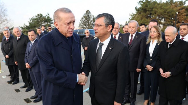 Erdoğan Özel ile ilk kez tokalaştı