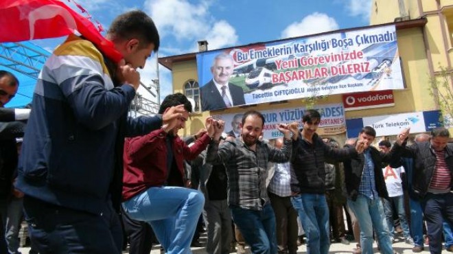 Erzincan’da ‘Binali Yıldırım’ halayı!