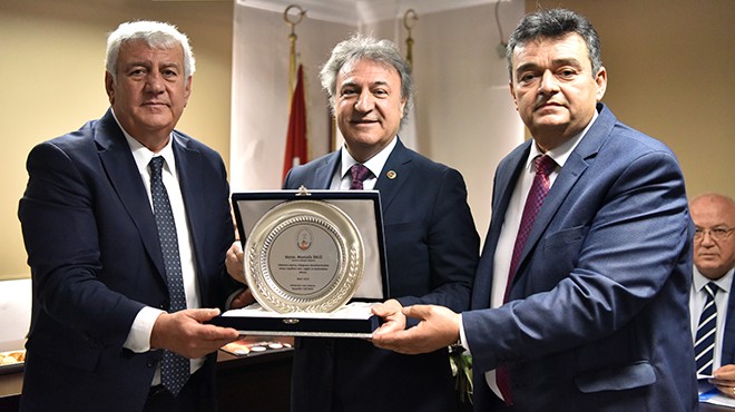 Esnaftan Başkan İduğ’a plaketli teşekkür