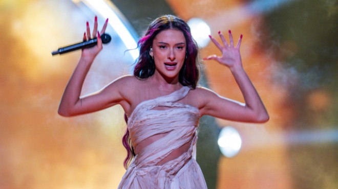 Eurovision da İsrail i temsil eden şarkıcı yuhalandı