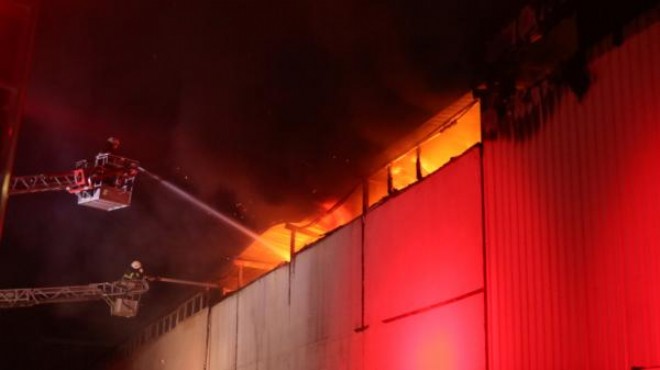 Fabrikada yangın çıktı: 4 işçi dumandan etkilendi