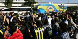 Fenerbahçe ye İzmir de coşkulu karşılama