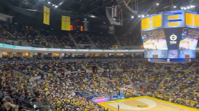 Fenerbahçe Beko maçında  Hükümet istifa  tezahüratı