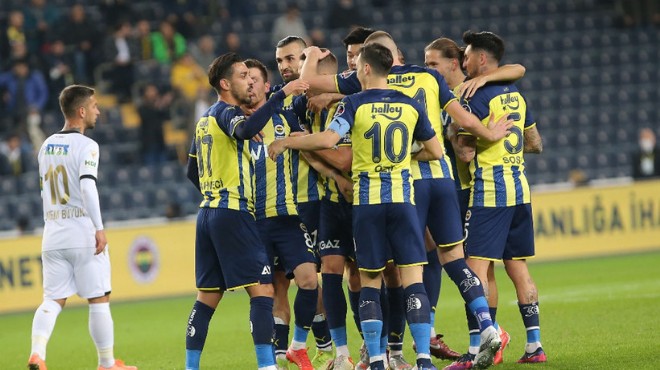 Fenerbahçe ligde 3 maç sonra kazandı