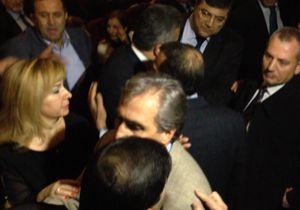 Flaş! Gazeteciler gecesinde AK Parti-CHP kavgası