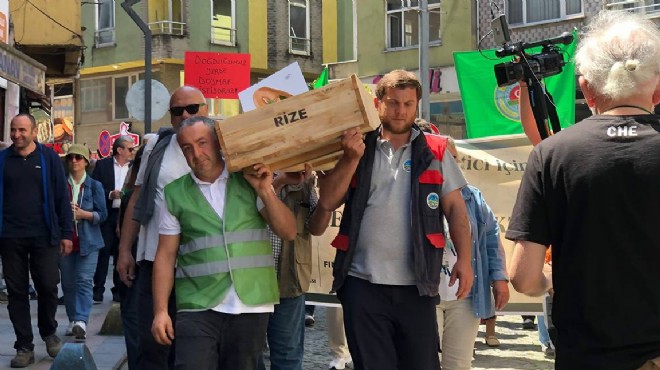 Fiyatlara tepki: Rize de çayın cenazesi kaldırıldı!