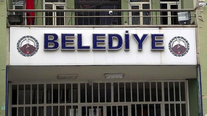 Flaş! 2 si il 28 belediyeye kayyum atandı