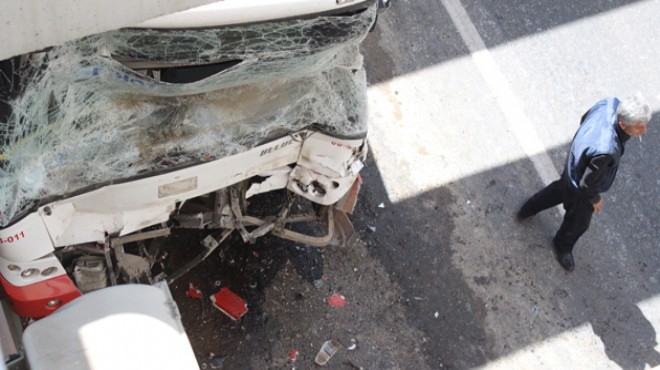 Flaş! İzmir’de feci kaza: 4 otobüs birbirine girdi