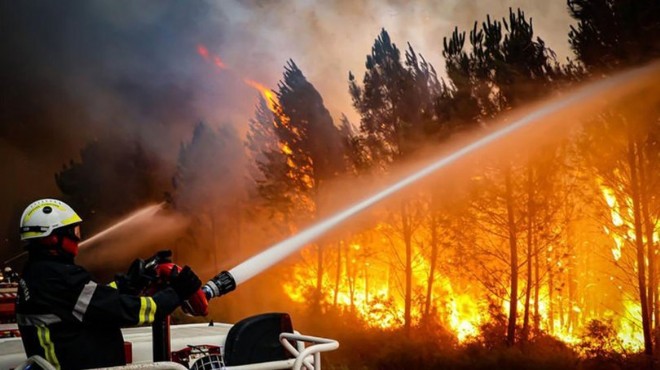 Fransa orman yangınlarıyla mücadele ediyor