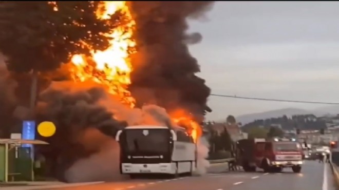 Futbolcuları taşıyan otobüs alev alev yandı!