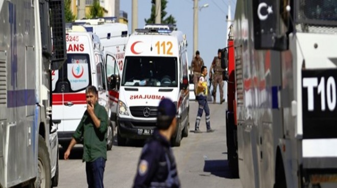 Gaziantep te 2 canlı bomba kendini patlattı: 3 polis şehit