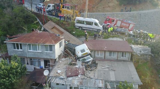 Gecekondunun üzerine tır devrildi