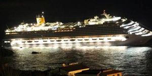 İtalya da Costa Concordia Cruise gemisi karaya oturdu