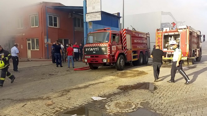 Geri dönüşüm tesisinde yangın paniği!