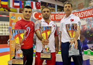 Genç güreşçiler İzmir de şampiyon oldu
