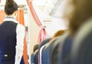 Sarhoş yolcu İzmir uçağında hostesle seks yapmaya kalktı 