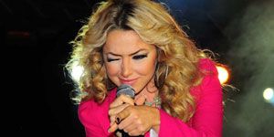 Bayraklılı gençlerin  Hadise  bayramı!