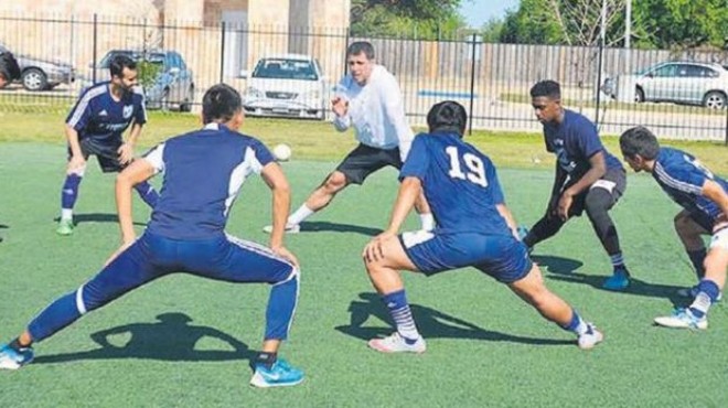 Hakan Şükür ortaya çıktı: Futbol öğretiyor!