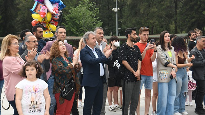 Halk oyunları ekibi Bornovalılar için oynadı