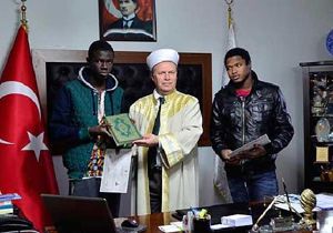Afrikalı üniversite öğrencileri İslam ı seçti