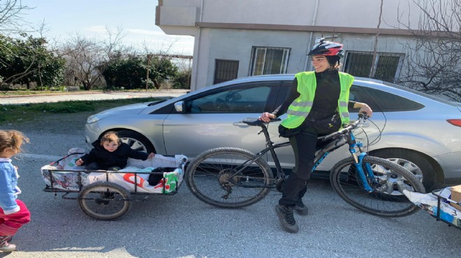 Hatay da sokak sokak pedalladı... Bisikletiyle umut dağıttı!