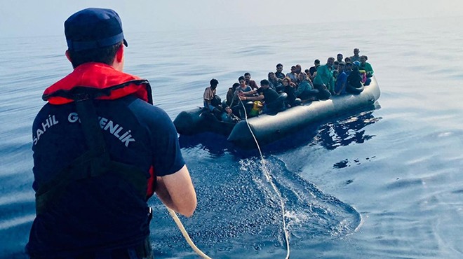 Hayata tutunuş... Onlarca göçmen kurtarıldı!