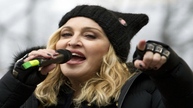 Hayranları Madonna ya dava açtı: Sahneye geç çıkıyor