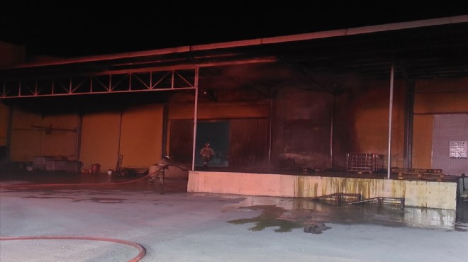 İzmir’de çıkan fabrika yangını söndürüldü