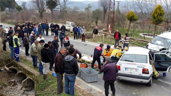 İki otomobil kafa kafaya çarpıştı: 1 ölü, 1 yaralı