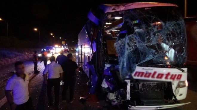 İki yolcu otobüsü çarpıştı: 15 yaralı!