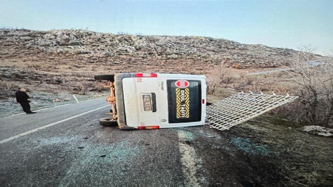 İşçileri taşıyan minibüs devrildi: 11 yaralı