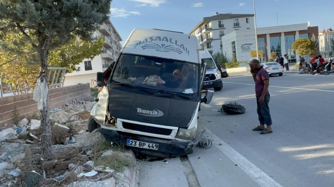 İşçileri taşıyan minibüs otomobille çarpıştı: 15 yaralı