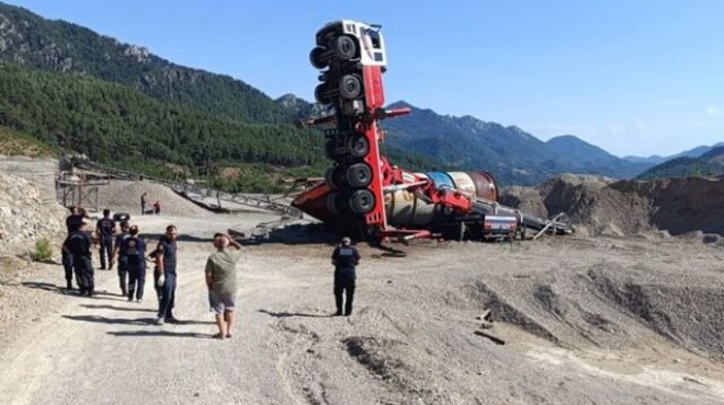 İşçinin feci sonu: Devrilen vincin altında kaldı!