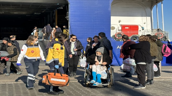 180 depremzede gemiyle İzmir e getirildi