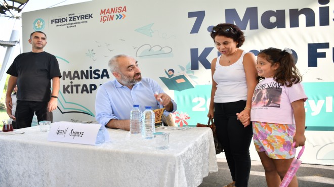 İsmail Saymaz, Manisa Kitap Fuarı nda okurlarıyla buluştu