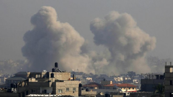 İsrail Gazze yi aralıksız vuruyor