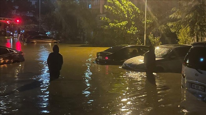 İstanbul u sağanak vurdu: 2 can kaybı